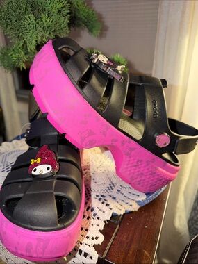 NWT Crocs My Melody x Kuromi Stomp Sandals in women’s size 8